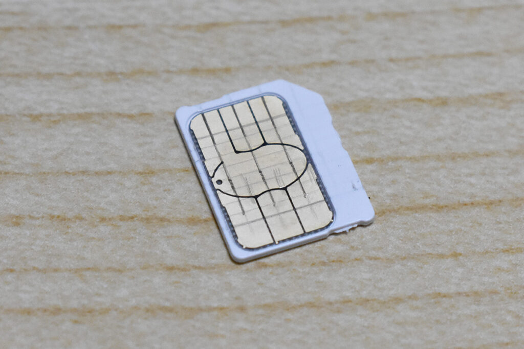 microSIMを抜いておく